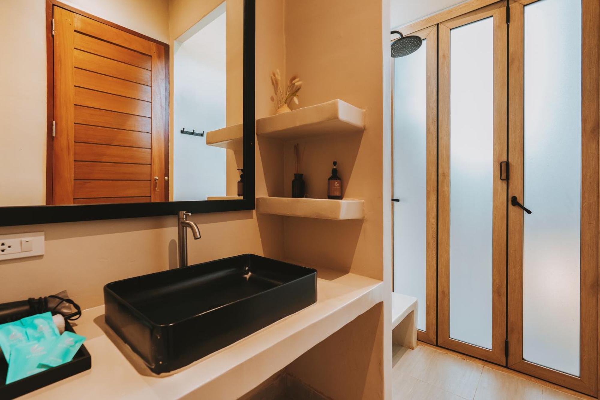 Le La Lake Resort And Spa Kaeng Kachan Rum bild