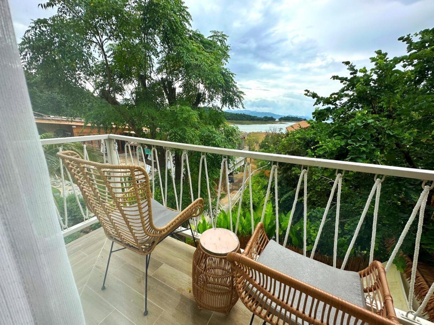 Le La Lake Resort And Spa Kaeng Kachan Rum bild