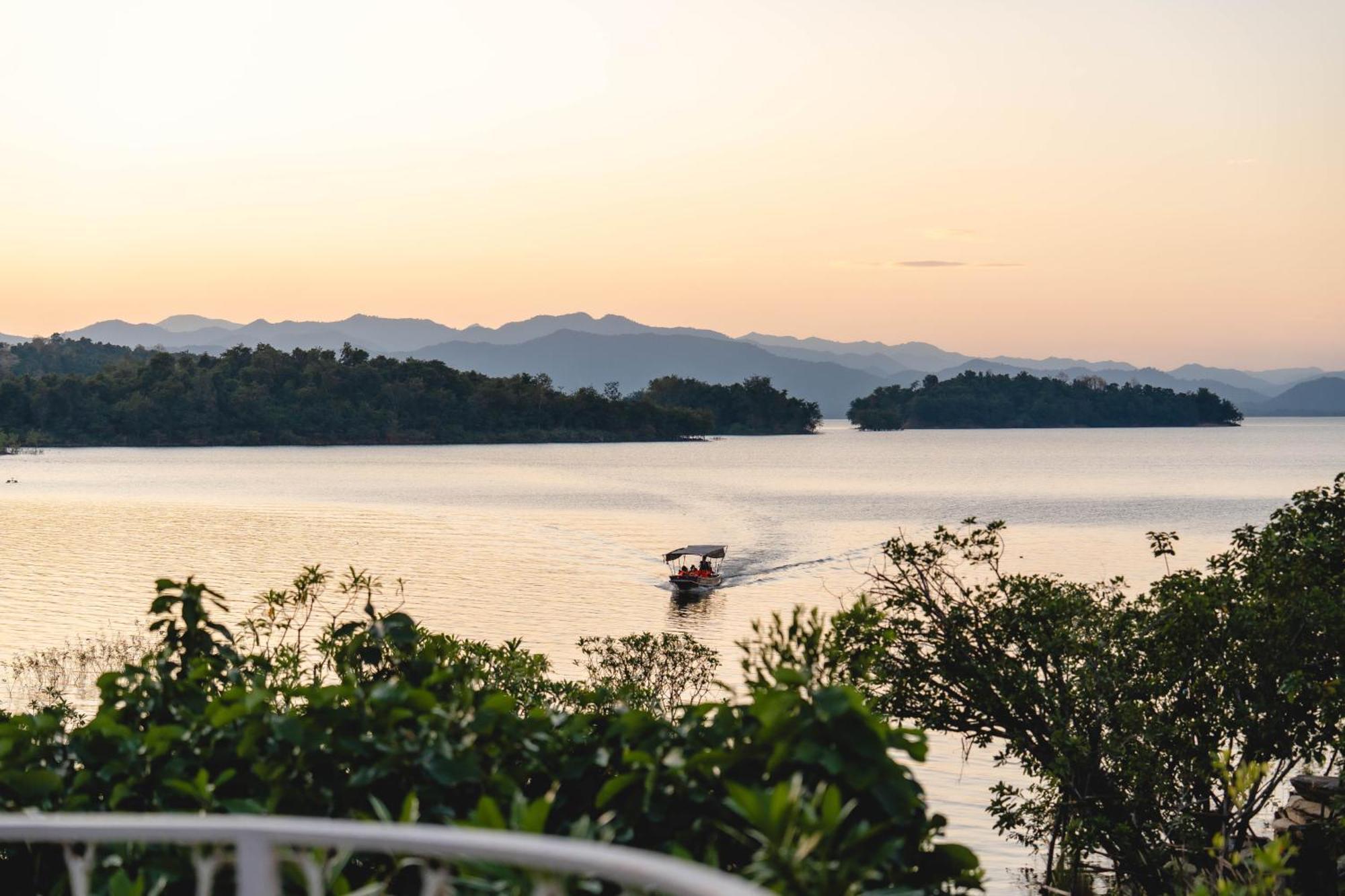 Le La Lake Resort And Spa Kaeng Kachan Exteriör bild